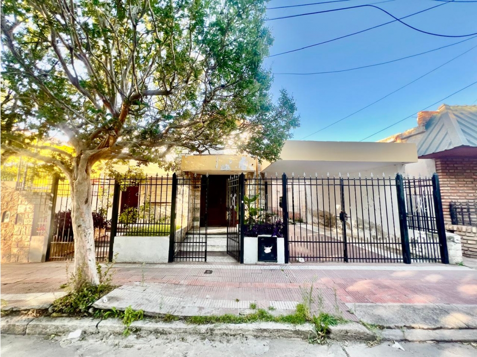 VENTA DE CASA Y DPTO CÉNTRICO EN CAPILLA DEL MONTE-CBA - 2