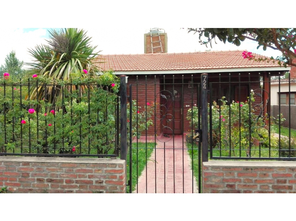 VENTA DE CASA EN BARRIO LAS FLORES, CAPILLA DEL MONTE