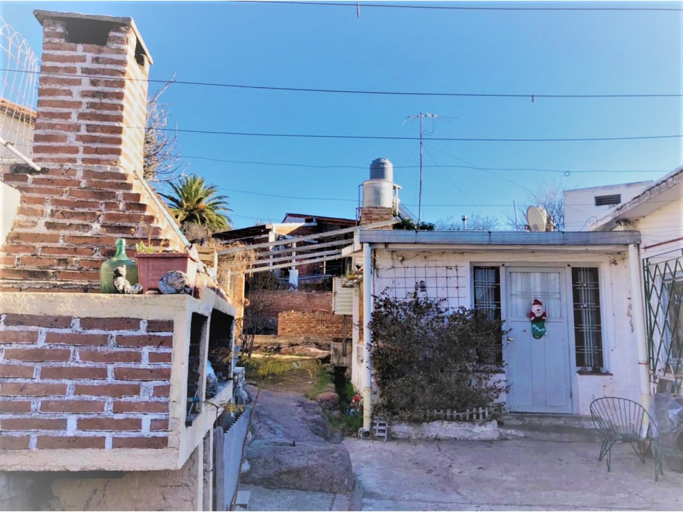 VENTA DE CASA Y SALÓN CÉNTRICO EN CAPILLA DEL MONTE-CBA - 2