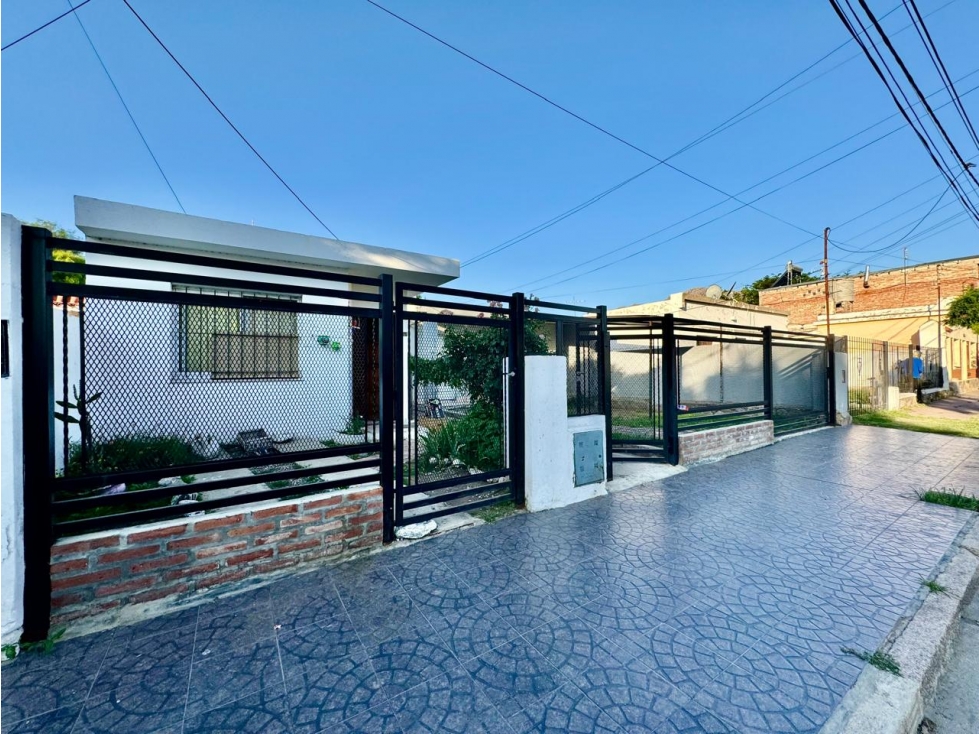 VENTA DE TRES CASAS CÉNTRICAS EN CAPILLA DEL MONTE
