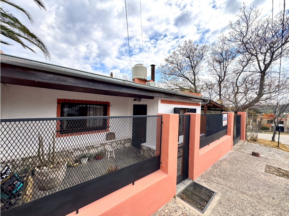 VENTA DE DOS CASAS Y LOTE EN EL CENTRO DE CAPILLA DEL MONTE — foto 3