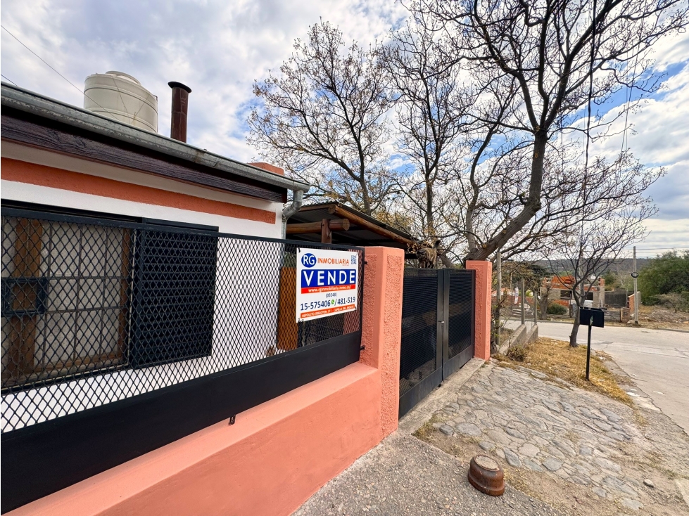 VENTA DE DOS CASAS Y LOTE EN EL CENTRO DE CAPILLA DEL MONTE — foto 2