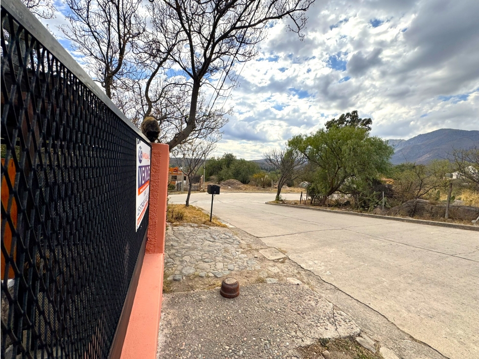 VENTA DE DOS CASAS Y LOTE EN EL CENTRO DE CAPILLA DEL MONTE — foto 4
