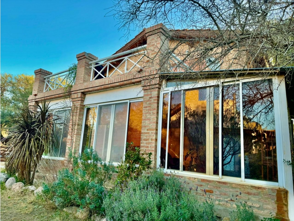 VENTA DE HERMOSO CHALET CON VISTAS EN B° LA TOMA-CAPILLA DEL MONTE - 2