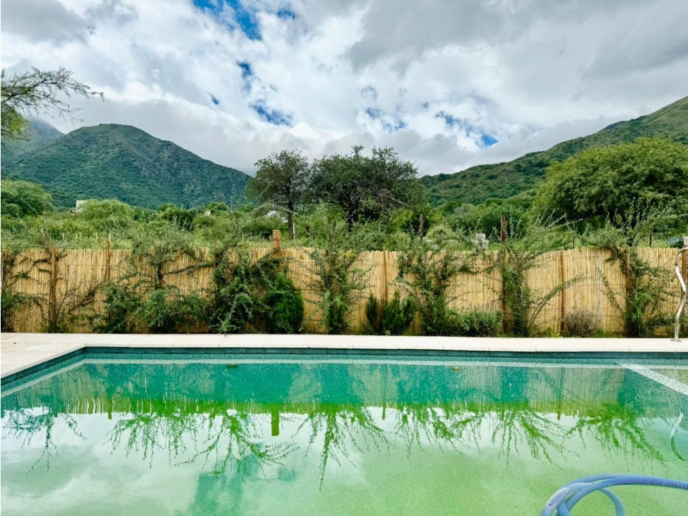 VENTA DE HERMOSA CASA CON PISCINA EN B° LA TOMA - CAPILLA DEL MONTE — foto 5
