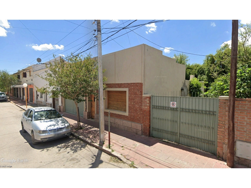 VENTA DE CASA Y LOCAL COMERCIAL EN EL CENTRO DE CAPILLA DEL MONTE-CBA