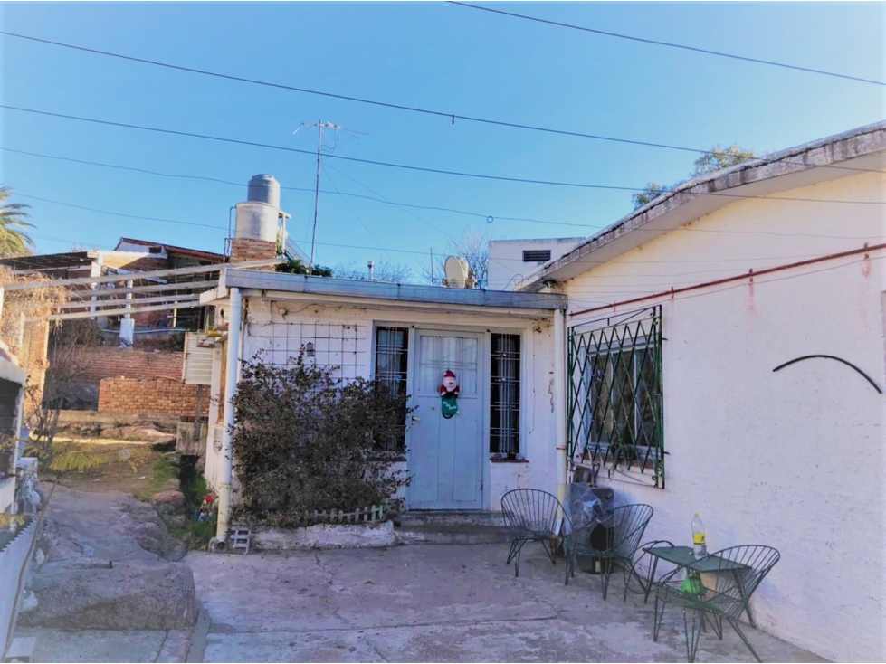 VENTA DE CASA Y SALÓN CÉNTRICO EN CAPILLA DEL MONTE-CBA - 4