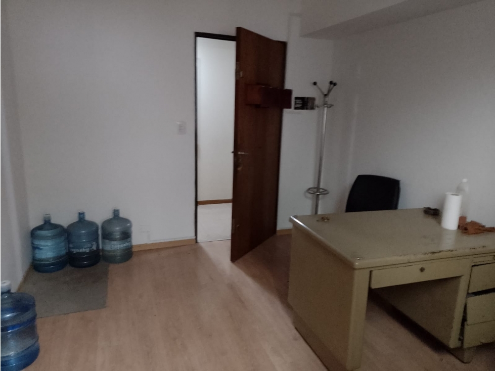VENTA OFICINA 39 m2 Fte.V.CEVALLOS 200 - 6