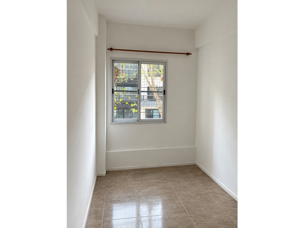 SEMIPISO 2 AMBIENTES AL FRENTE CON BALCÓN CON RENTA — foto 2