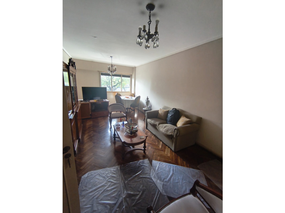 Departamento 4 ambiente vista sobre av. Rivadavia - 5