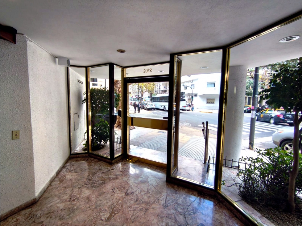 Departamento con cochera y balcón en Palermo - 5