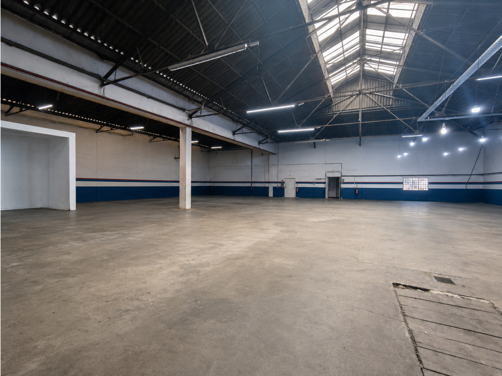 GALPÓN / DEPÓSITO 1.100 m² GRANDES ACCESOS VILLA PUEYRREDÓN - 1