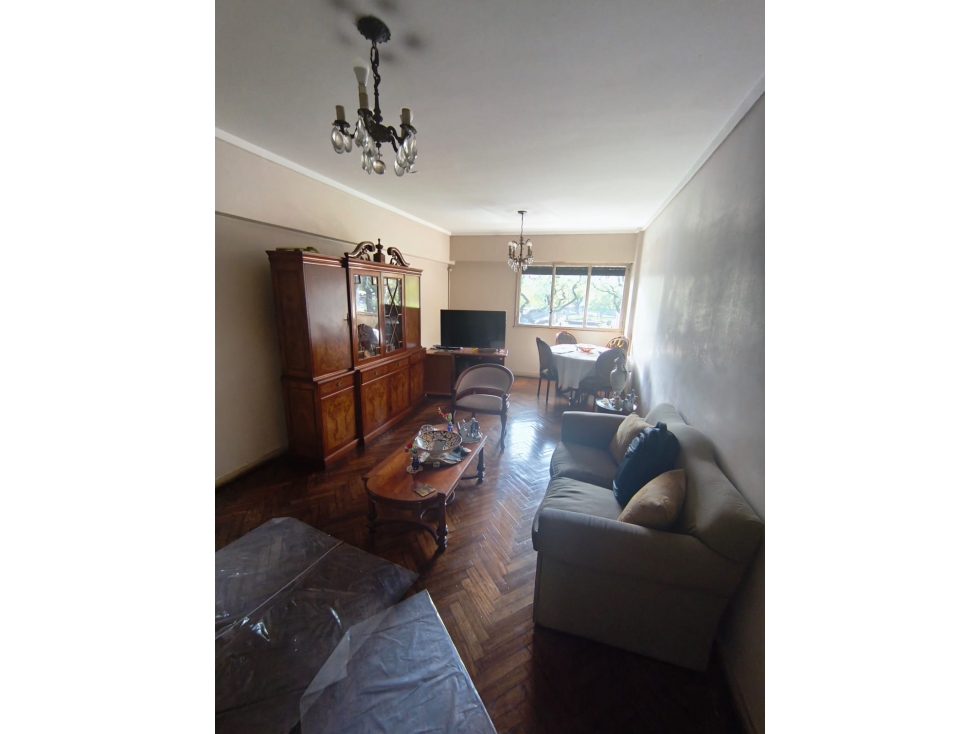 Departamento 4 ambiente vista sobre av. Rivadavia