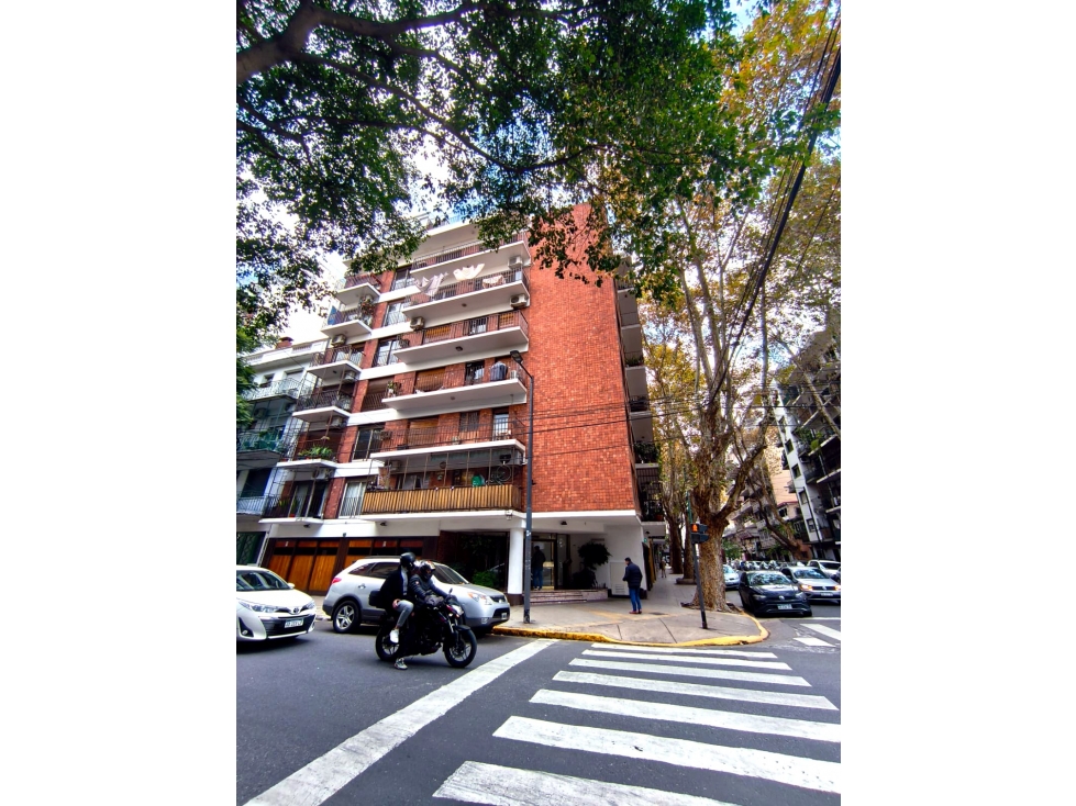 Departamento con cochera y balcón en Palermo - 2