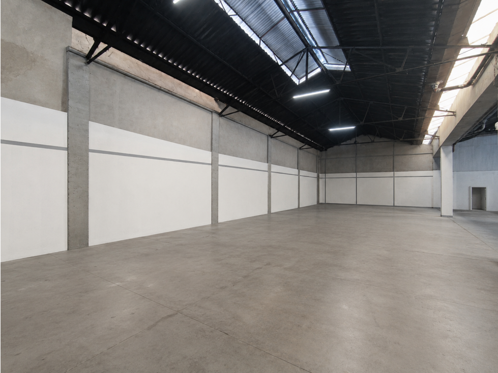 GALPÓN / DEPÓSITO 1.100 m² GRANDES ACCESOS VILLA PUEYRREDÓN - 3