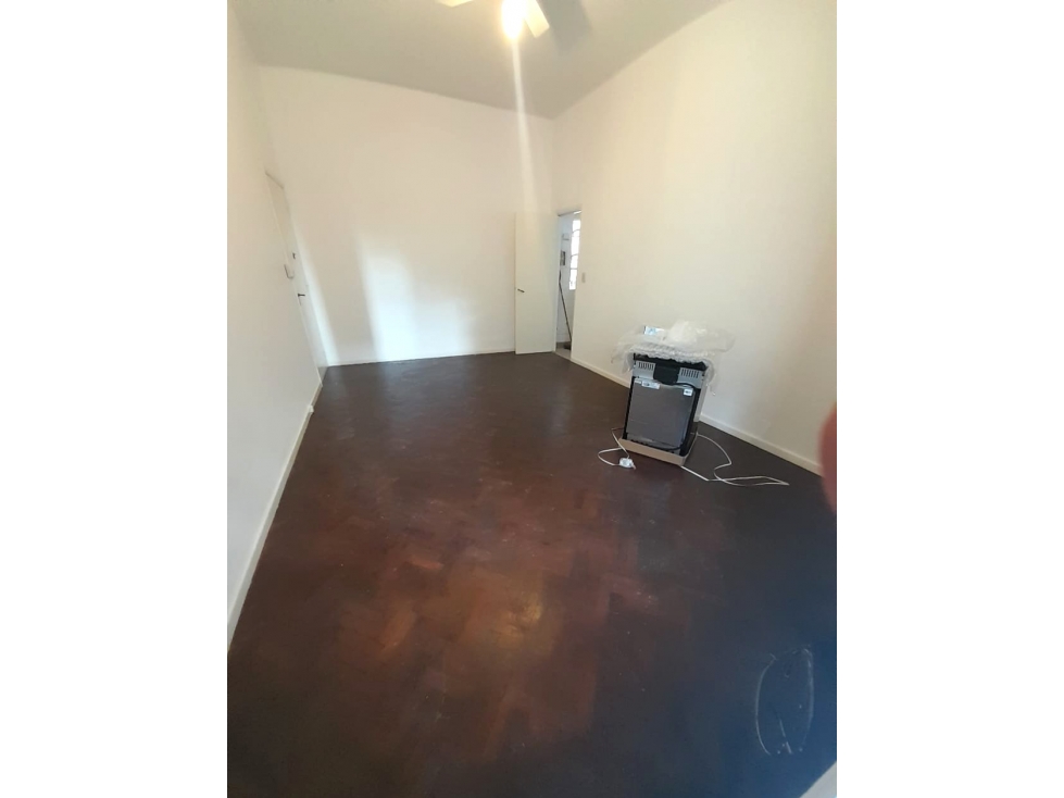 Departamento 2 amb. amplio en alquiler sobre Av. Rivadavia - 5