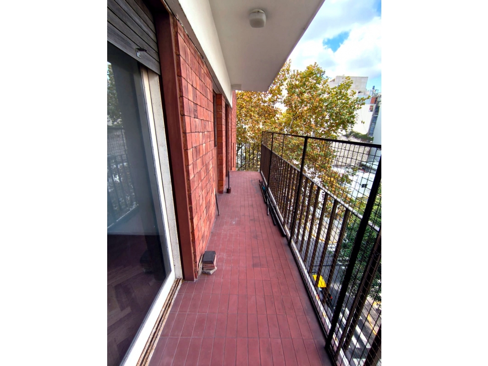 Departamento con cochera y balcón en Palermo - 6