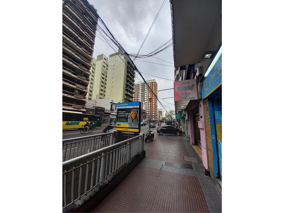 Departamento 2 amb. amplio en alquiler sobre Av. Rivadavia - 3