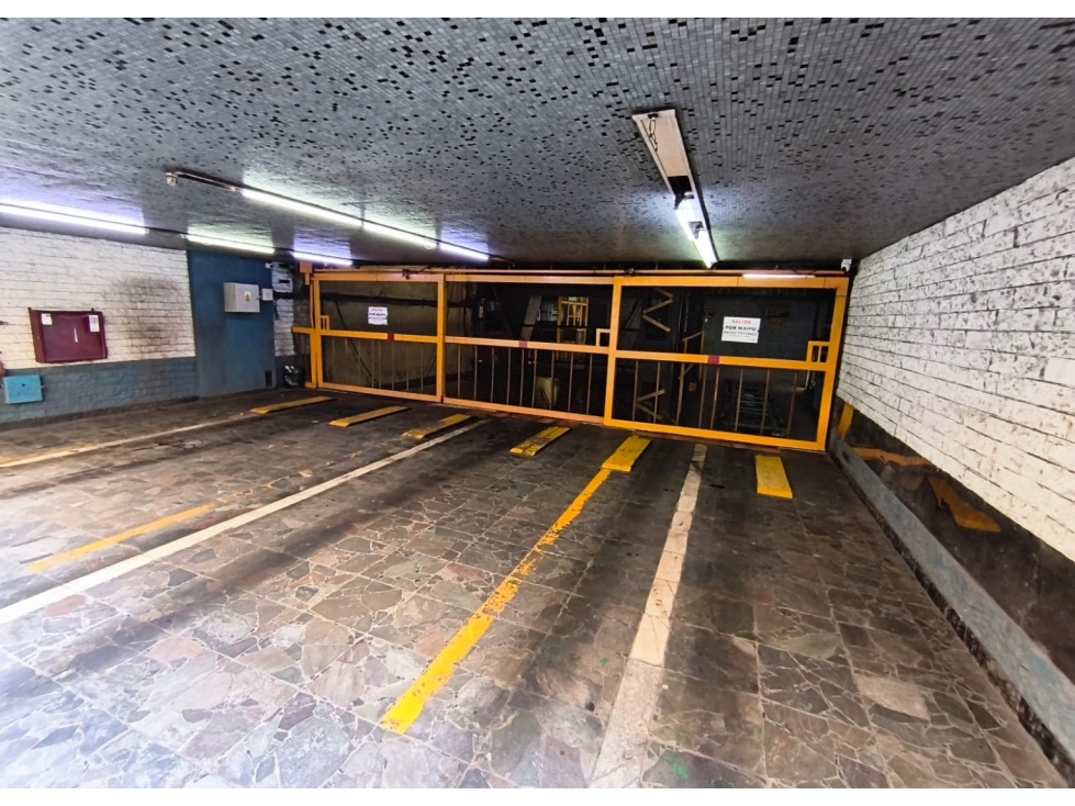 Oportunidad cochera en Retiro con seguridad y acceso automatizado - 5