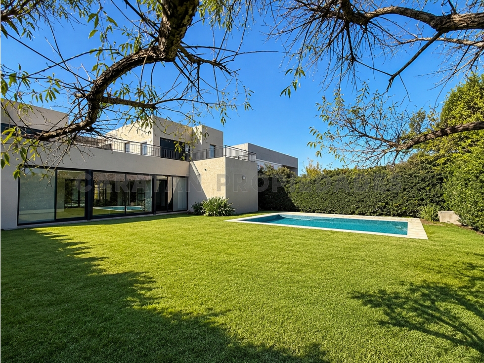 Casa en VENTA - Barrio San Sebastian - 1