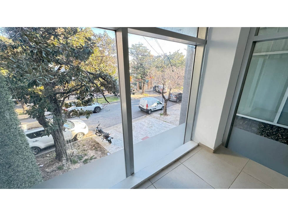 Venta de local en calle Yrigoyen - 2