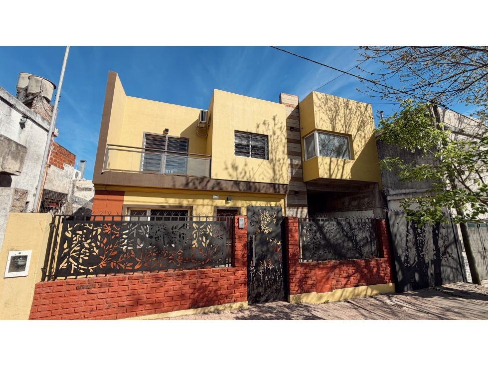 ALQUILER - HERMOSA CASA DE 4 DORMITORIOS CON PISCINA