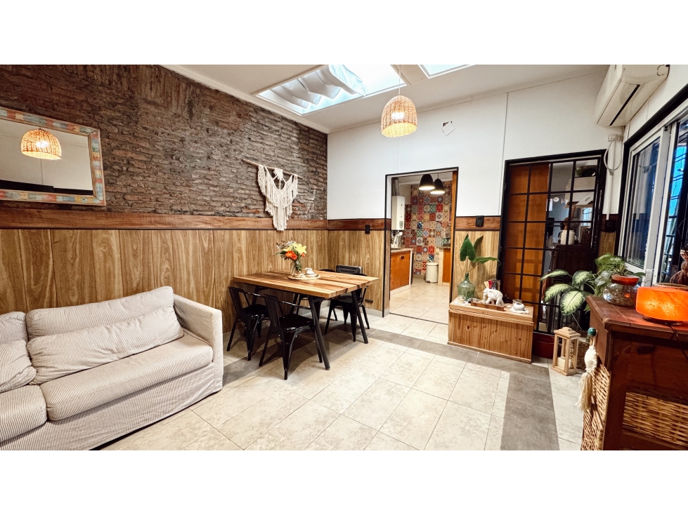 Se vende hermosa casa en calle Yrigoyen.