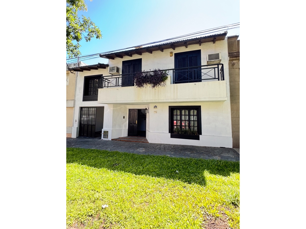 Venta de hermosa casa en zona centro de Paraná.