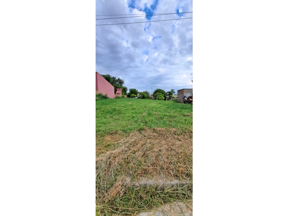 Venta Amplio Lote al ingreso de Colonia Ensayo - 1