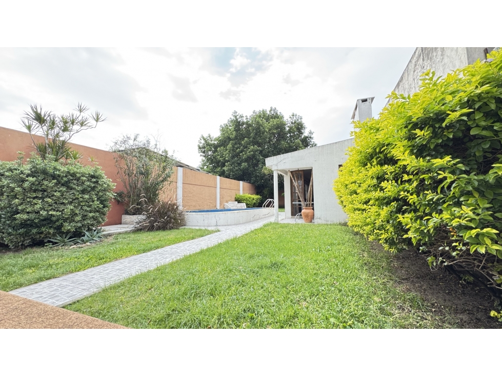 VENTA CASA 3 DORMITORIOS PATIO CON PISCINA Y QUINCHO