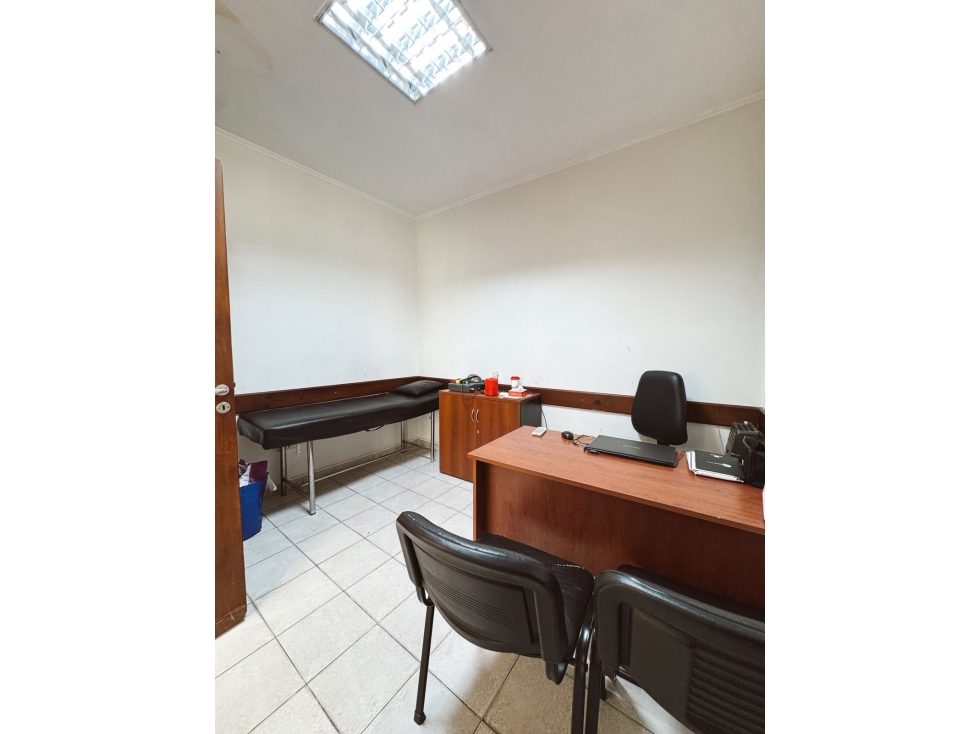 Venta Gran propiedad con 6 oficinas y patio calle España — foto 6