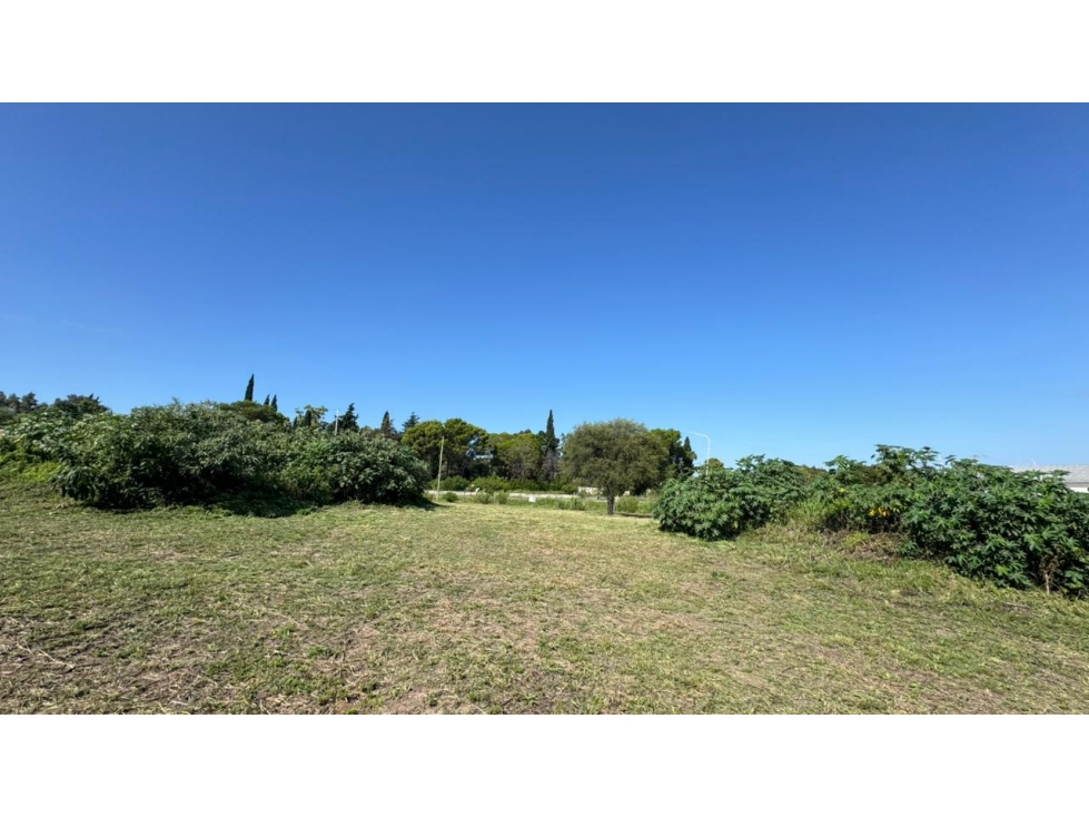 Venta de Lote Premium de 2.530 m2 en Acceso Norte - 1