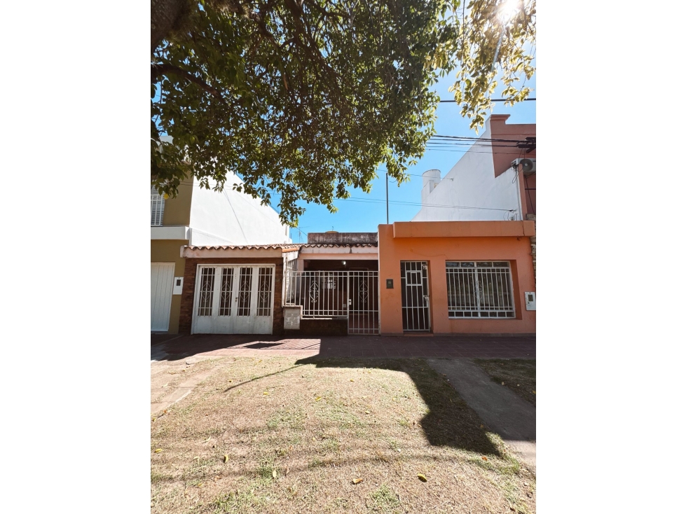 VENTA CASA 2 DORMITORIOS + LOCAL COMERCIAL ZONA AV DE LAS AMERICAS