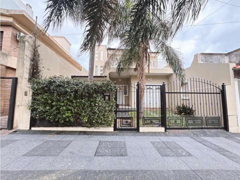 VENTA HERMOSA CASA EN CALLE SALTA APTA CRÉDITO