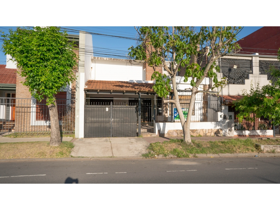 En venta amplia Casa en Av Ramirez