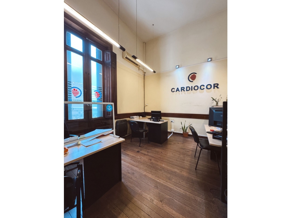 Venta Gran propiedad con 6 oficinas y patio calle España — foto 2