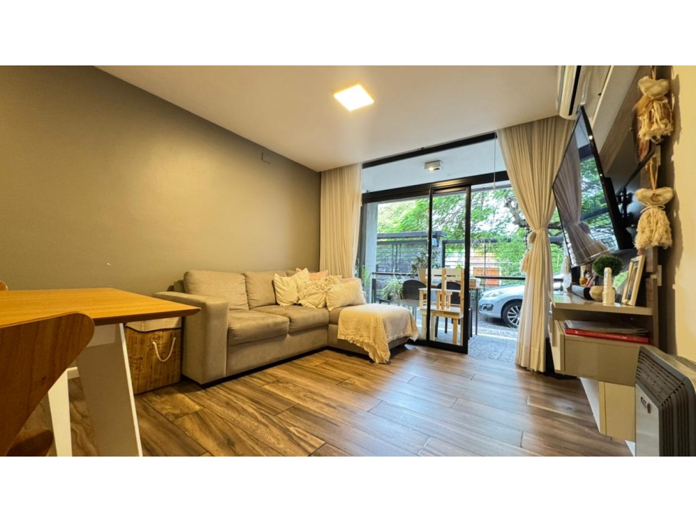 Hermoso departamento en Parque Urquiza. - 1