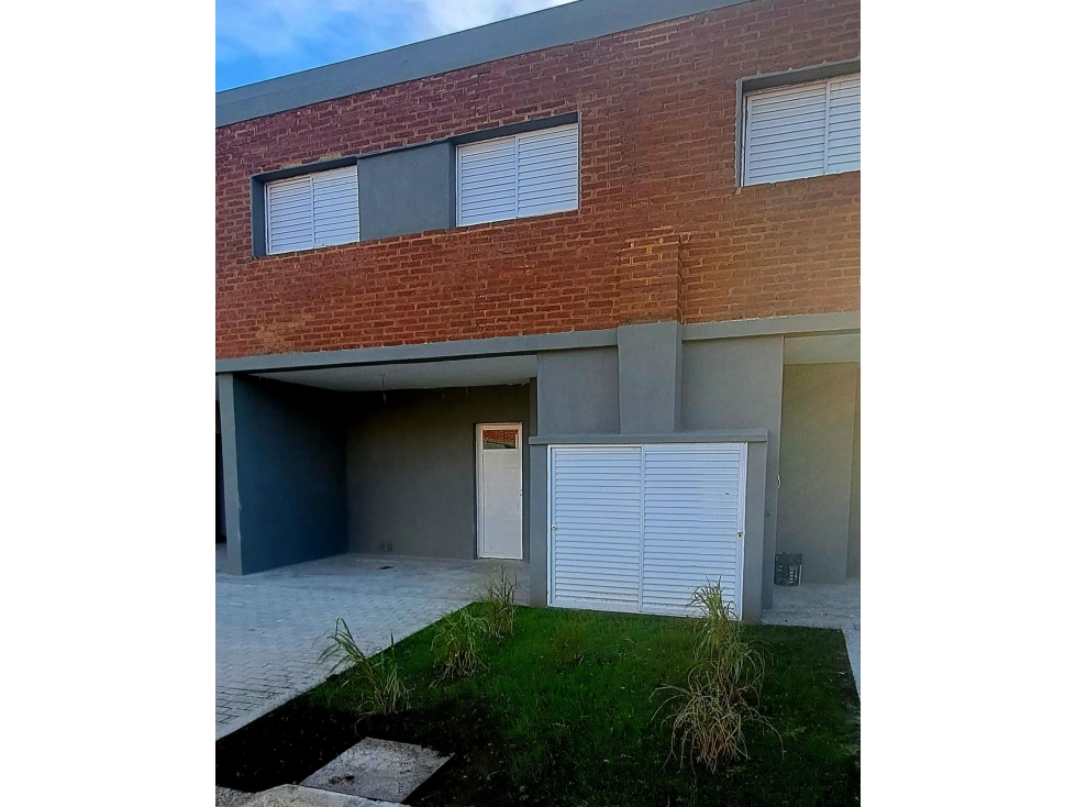 Venta de Casa 3 dormitorios. Complejo cerrado - 2