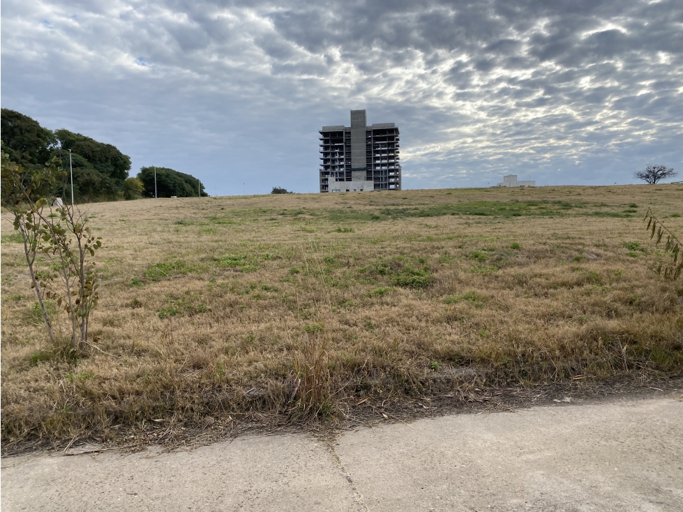 EN VENTA LOTE EN BARRIO RESIDENCIAL BAJADA GRANDE - 2