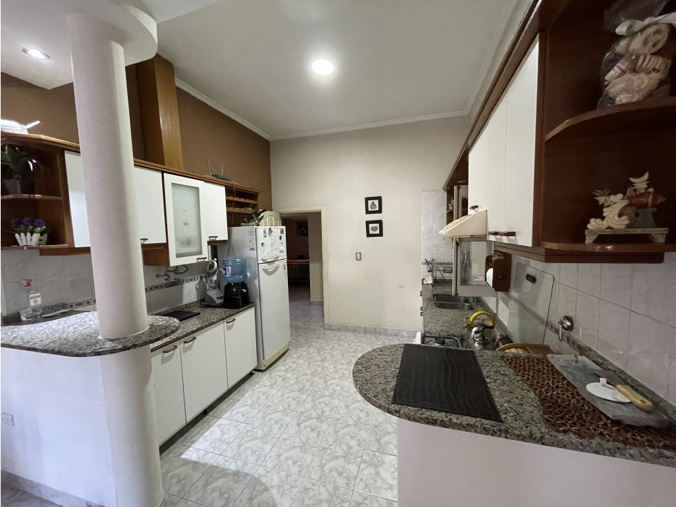 EN VENTA CASA DE 3 DORMITORIOS PATIO Y QUINCHO ZONA EX HIPODROMO — foto 4