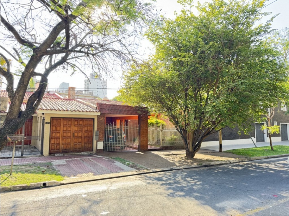 Venta de hermosa casa en calle Malvinas. - 2