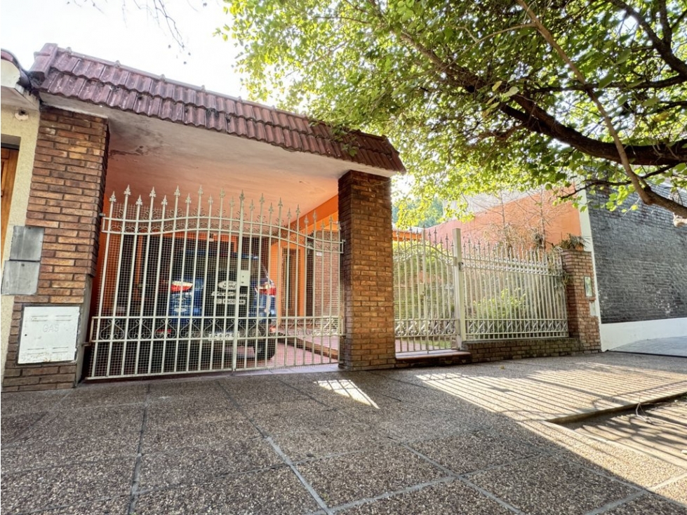 Venta de hermosa casa en calle Malvinas. - 3