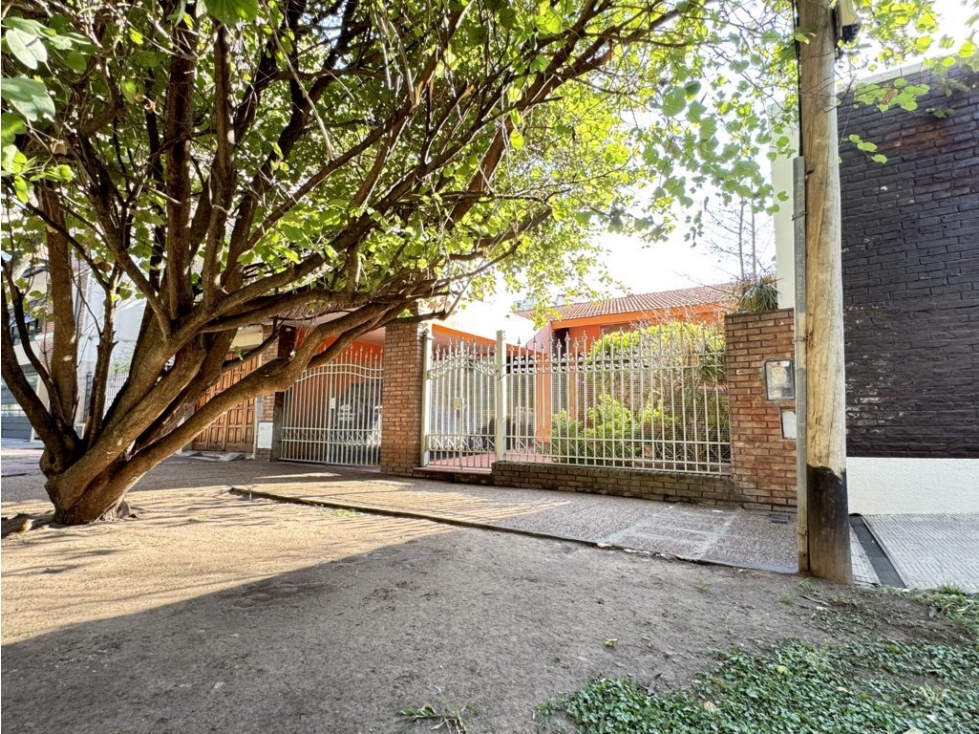 Venta de hermosa casa en calle Malvinas. - 4
