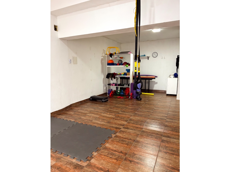 EN VENTA DOS CASAS Y DOS LOCALES COMERCIALES EN CALLE PERÚ - 3