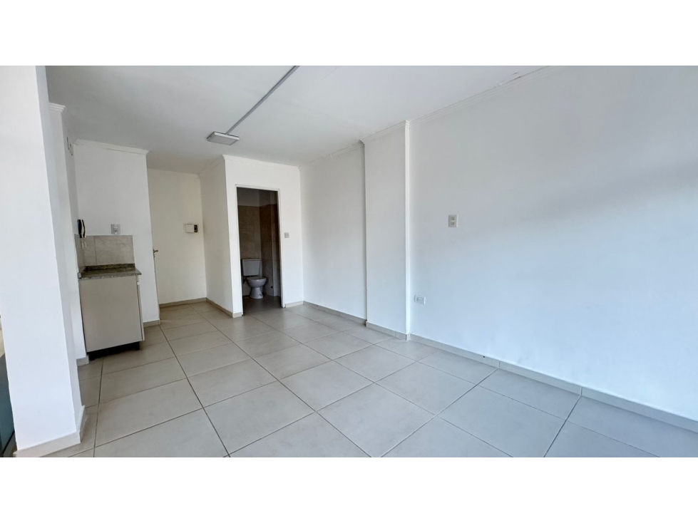Venta de local en calle Yrigoyen - 6
