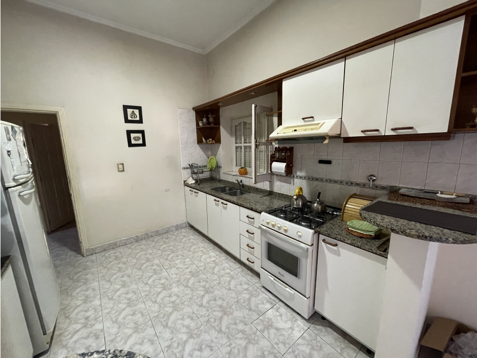 EN VENTA CASA DE 3 DORMITORIOS PATIO Y QUINCHO ZONA EX HIPODROMO — foto 6