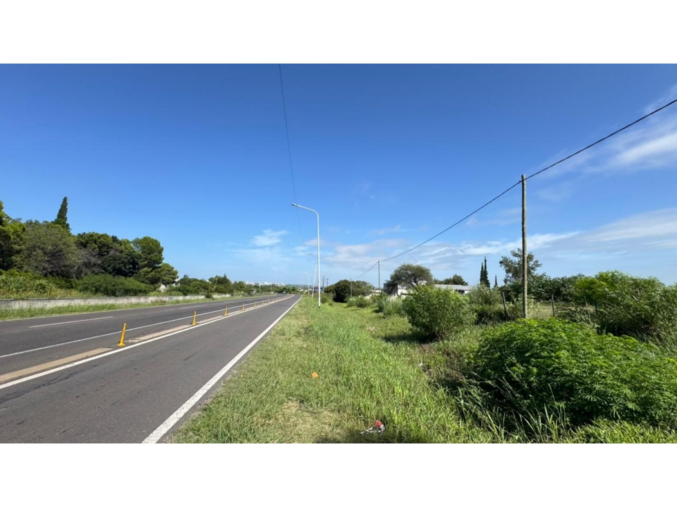Venta de Lote Premium de 2.530 m2 en Acceso Norte - 3