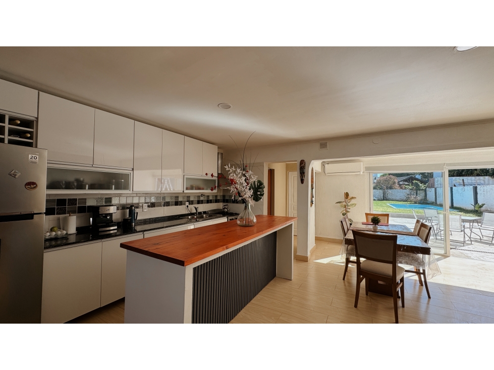 Venta moderna casa de 3 dormitorios con cochera y pileta - 3