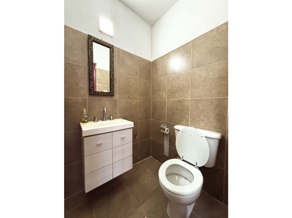 EN VENTA DOS CASAS Y DOS LOCALES COMERCIALES EN CALLE PERÚ - 4