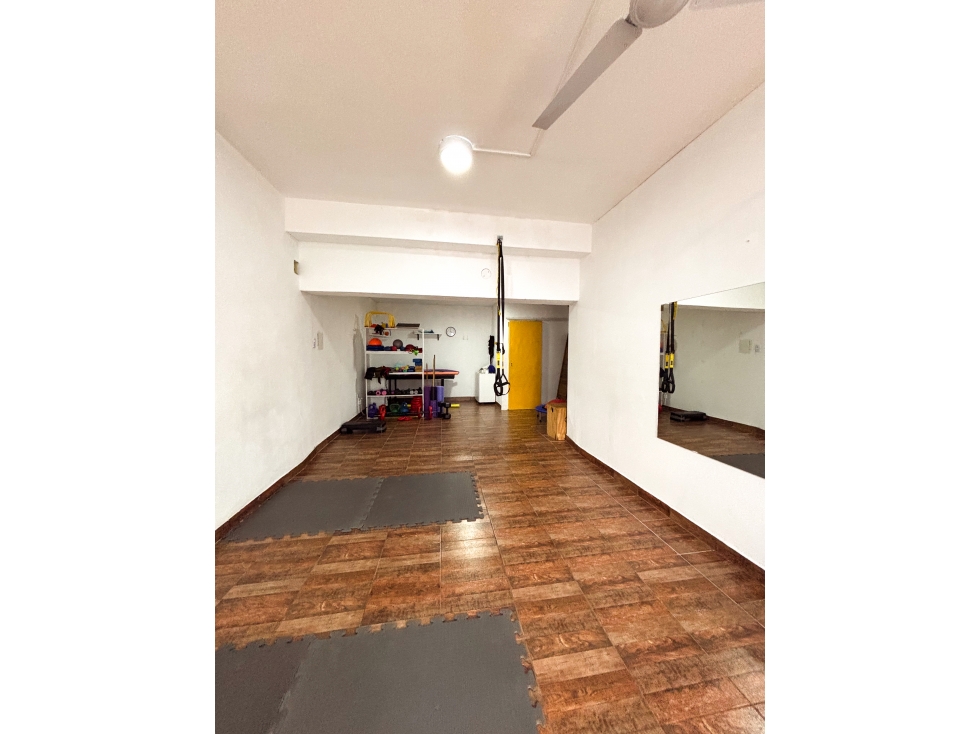 EN VENTA DOS CASAS Y DOS LOCALES COMERCIALES EN CALLE PERÚ - 5